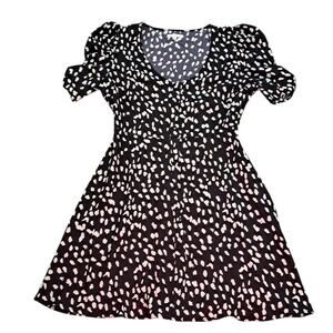 BaeVely Black And White Cinched Puff Sleeves Dress NWOT